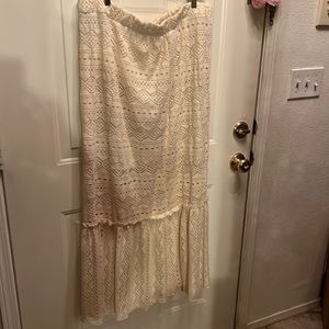 Lace looking long tired skirt. New with tags. Size 3X.